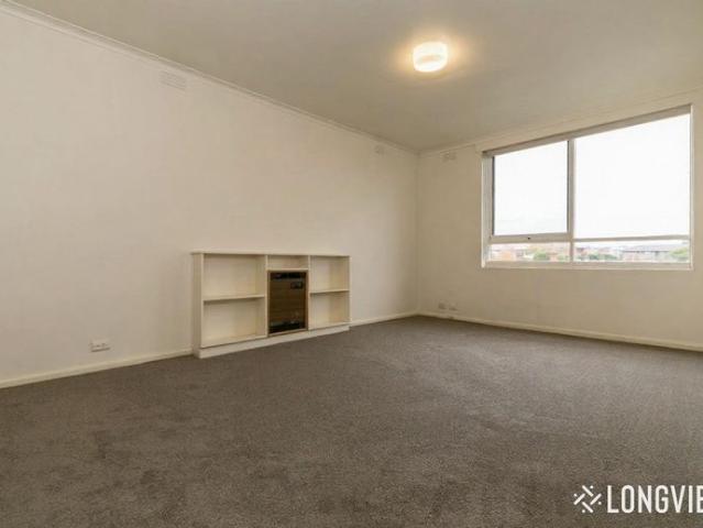 Top Floor Secure Apartment
