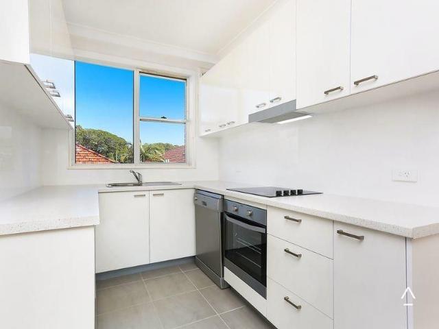 Deposit Taken* Top Floor Security Apartment Close to Coogee Beach