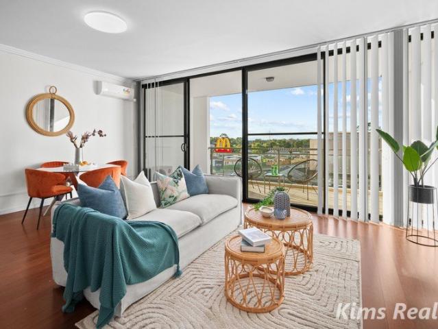 Top Floor Split Level Apartment with North Facing Balcony