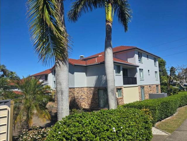 Top floor sunny one bedroom unfurnished unit, ideal location