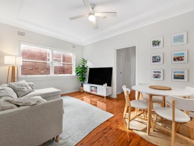Top Floor Position, Art Deco Charm, Effortless Convenience