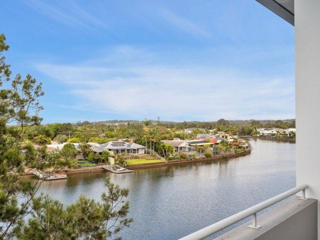 TOP FLOOR WATERFRONT PENTHOUSE