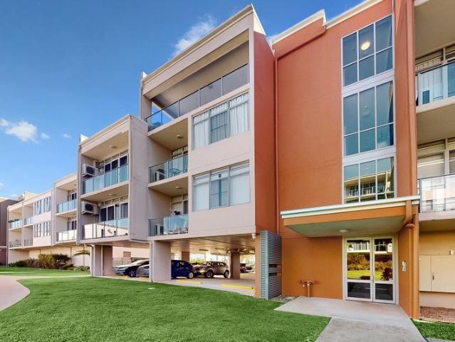 Top Floor Penthouse with Outlook!