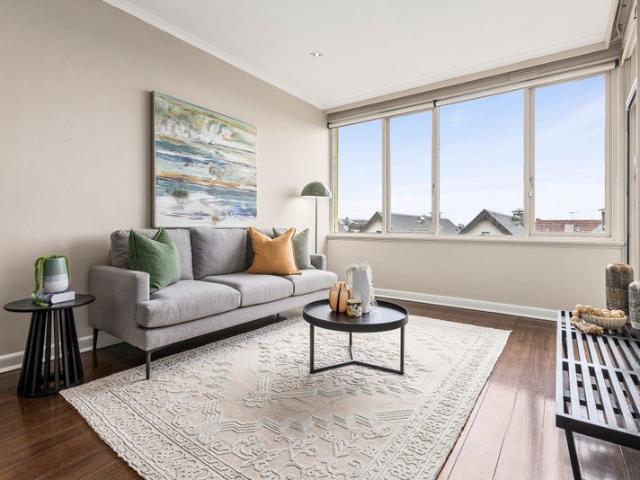 Top Floor Privacy in the Heart of Seaside St Kilda