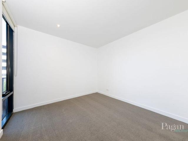 TOP FLOOR & REFURBISHED at TRAVANCORE ON THE PARK