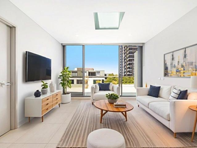 Rare Top Floor Residence with Three Aspect Outlook, Skylight & Dual Master Suites