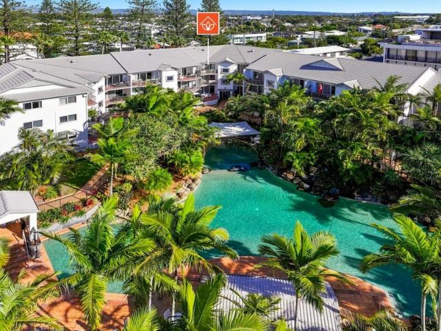 THREE BEDROOM BEACHSIDE HOME IN MIAMI