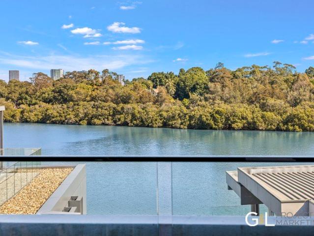 Top Floor. Waterfront. Made for Living