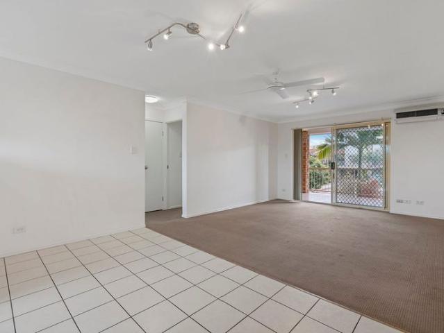 Top Floor – Walk to Train & Nundah Village