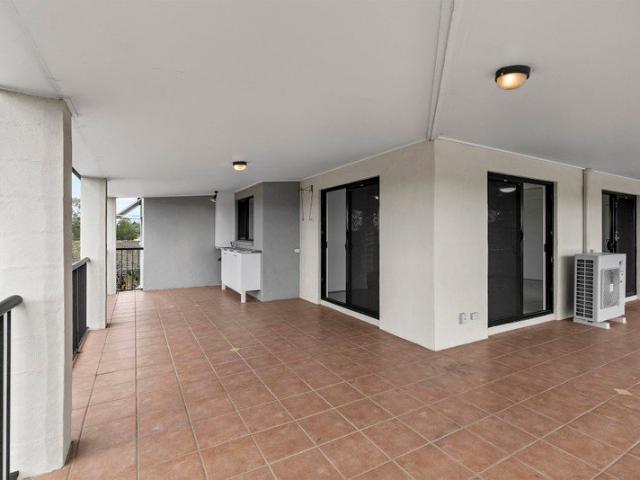 Top Floor with Panoramic Views & North Easterly Breezes