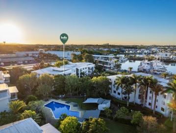 Top Floor, With Soaring Ceilings Outstanding Amenities