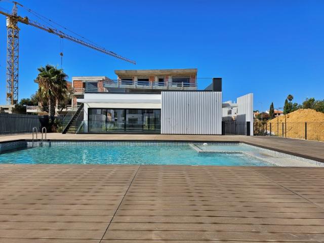 Top floor T2 com piscina e terraço perto da praia Cabanas de Tavira