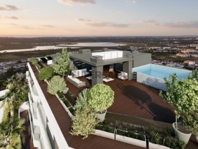 Top floor T3 com varanda, vistas e piscina em Tavira ONE
