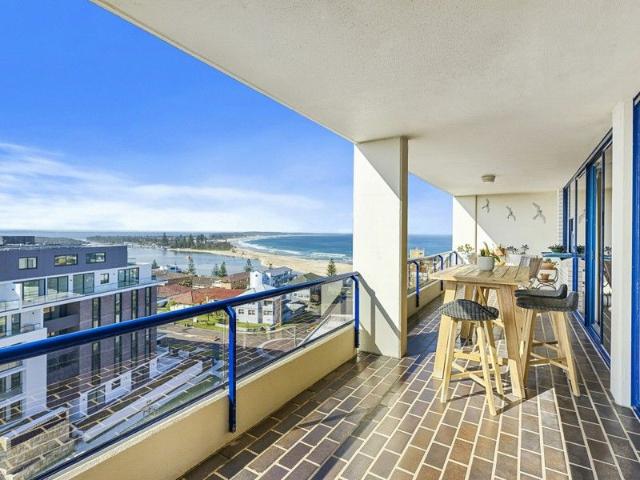 Top Floor, Top Views, Top Apartment!
