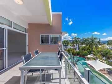 Top Floor Twin Key with Great Returns!