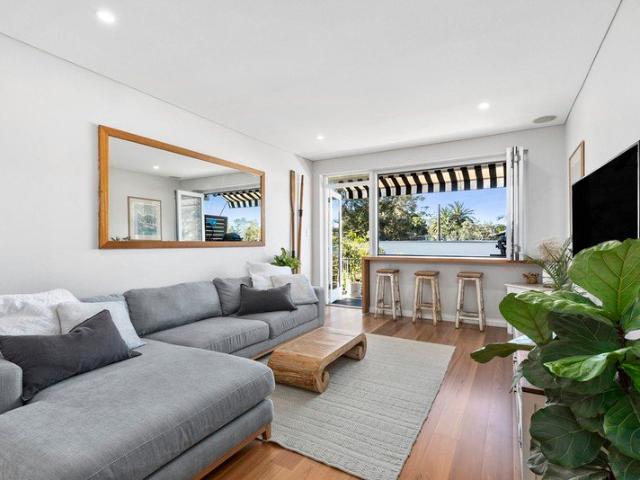 Top Floor Two Bedroom Apartment in Prime Newport Location