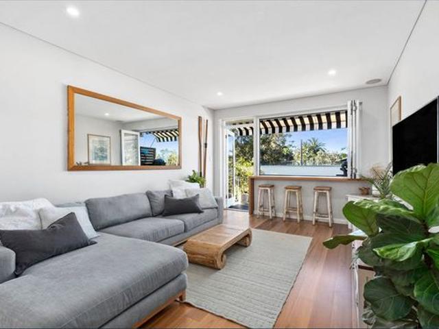 Top Floor Two Bedroom Apartment in Prime Newport Location