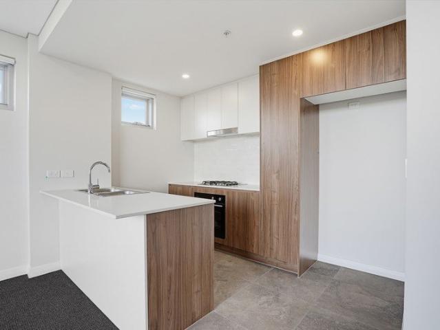Top Floor Two Bedroom Apartment with Stunning Views & Modern Comforts