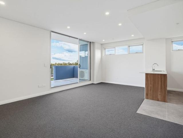 Top Floor Two Bedroom Apartment with Stunning Views & Modern Comforts