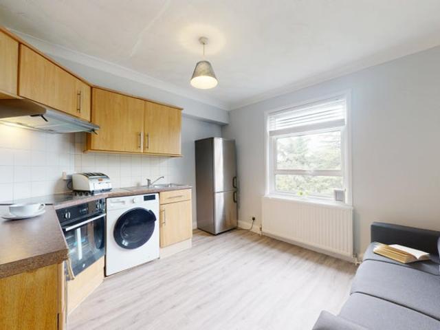 Top Floor Two Bedroom Flat Lizzie Line Acton W3
