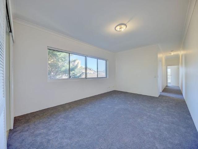 Top Floor Two Bedroom Spacious Bondi Apartment