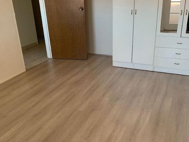 TOP FLOOR TWO BEDROOM UNIT LOCATED WITHIN FEW MINUTES WALK TO WILEY PARK STATION, SCHOOLS, SHOPS!