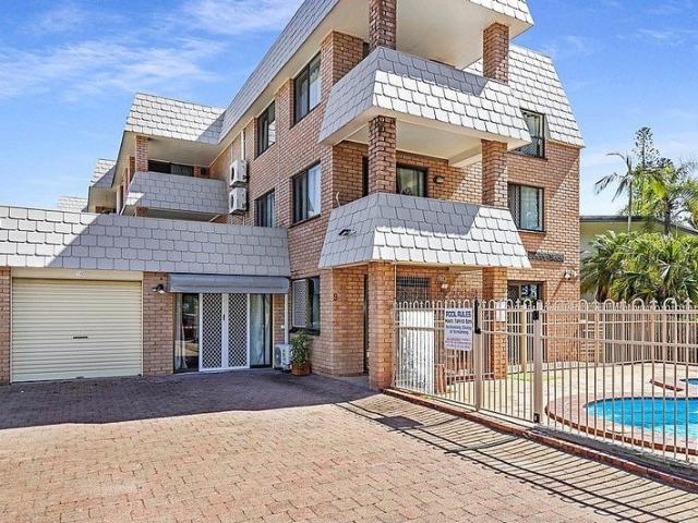 Top floor Two bedroom Unit on Esplanade Torquay