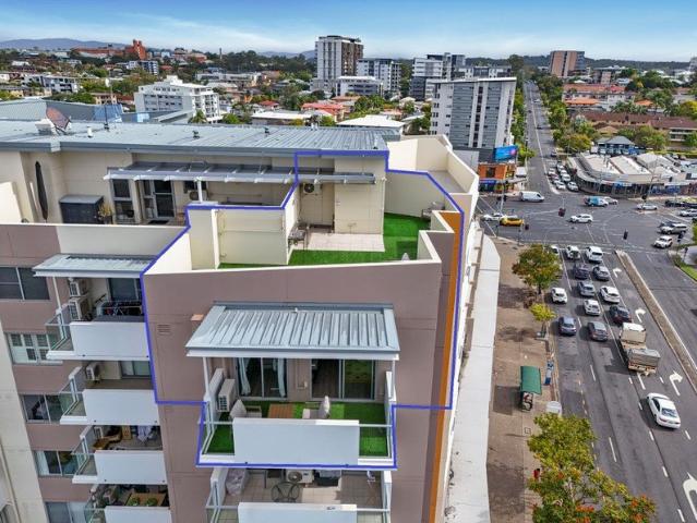 Top floor Two Level with Expansive Rooftop Terrace