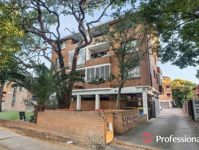 TOP FLOOR UNIT | $330/WEEK RETURN IN PRIME CABRAMATTA LOCATION