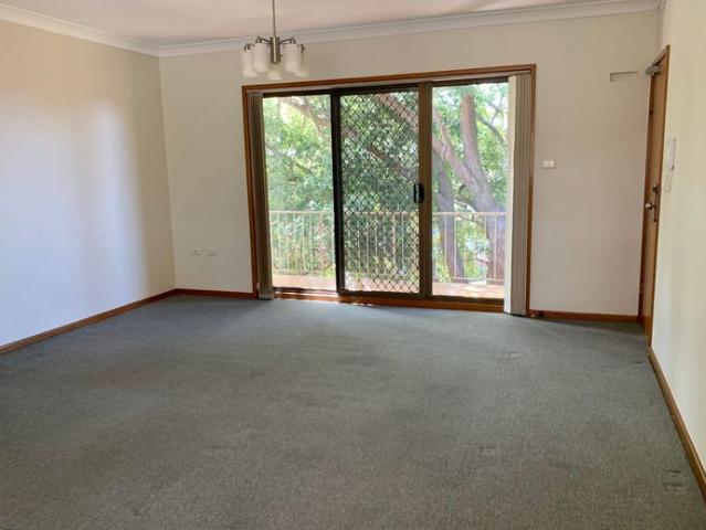 TOP FLOOR UNIT WITH VIEWS
