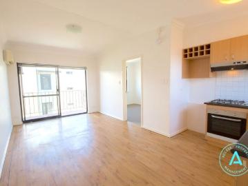 Top Floor Unit For Rent In Leederville WITH PARKING BAY