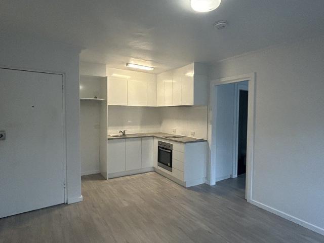 Top floor unit Great location