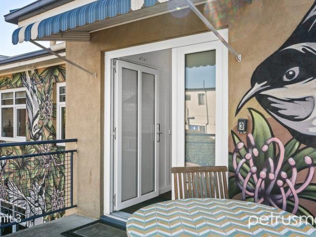 Top floor unit Great location