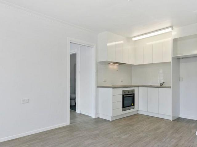 Top floor unit – Great location