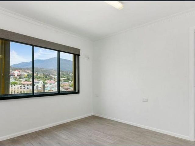 Top floor unit Great location