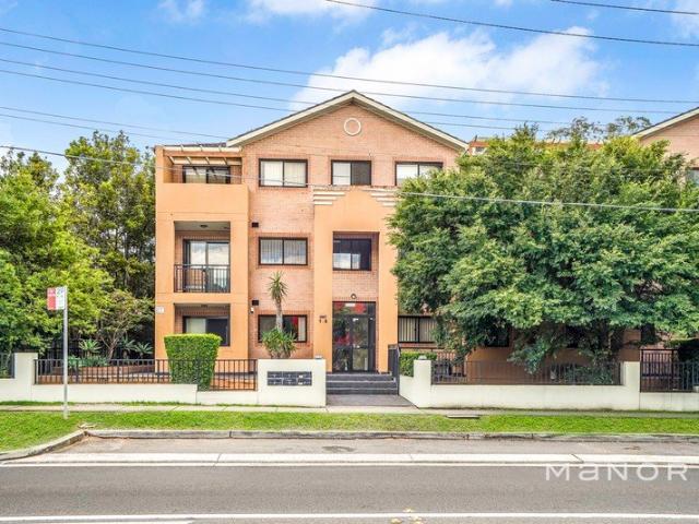 Top floor unit in a convenient location