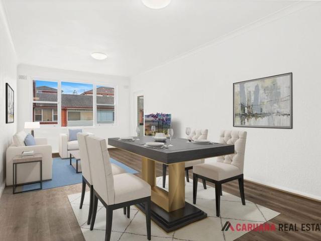 Top floor unit in a prime location!