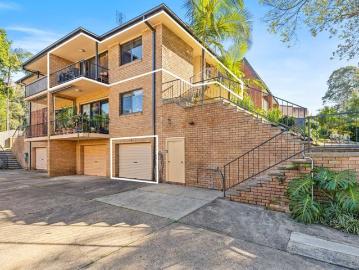 Top Floor Unit Just Moments from Wimbie Beach