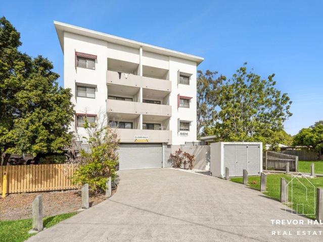 Top Floor Unit Location, Lift, Lifestyle!