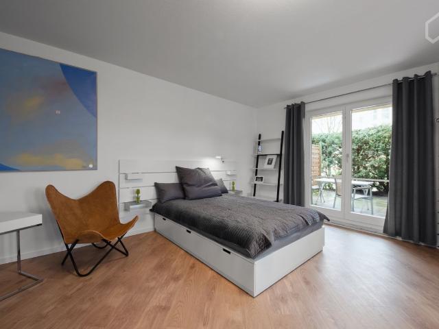 Top furnished apartment in a quiet, convenient location. Smart home, WiFi, alarm system, parking space, sauna Leipzig Amsterdam Apartments for Rent
