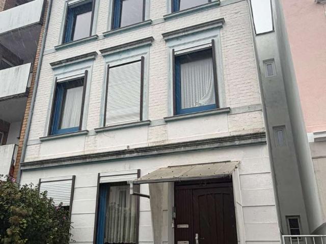 Top Kapitalanlage: Vollvermietetes Mehrfamilienhaus mit sanierter Wohnung, Balkon & Garten