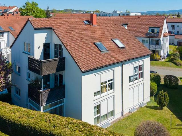 Top Kapitalanlage: Großzügige 1,5 Zimmer DG Wohnung mit Sonnenbalkon & TG Stellplatz am Roten Hügel!