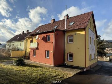 Top kernsaniertes 439m² Zinshaus mit Nebengebäude in Kindberg – 4 Einheiten incl. Carports, voll vermietet, starke Renditechance!