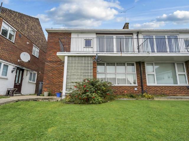Top House Rise, London E4 2 bed apartment to rent £1,850 pcm £427 pw