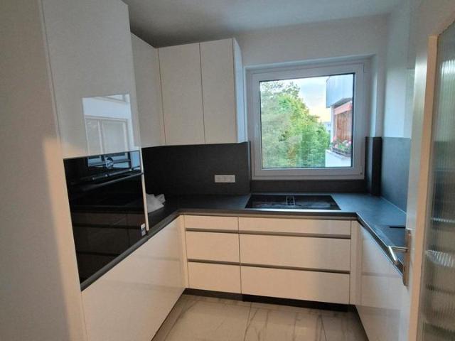 ! TOP HELLE 3 ZIMMER WOHNUNG INKL. EINBAUKÜCHE !