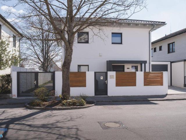 TOP Immobilie ! Modernes Einfamilienhaus im Zentrum von Korneuburg !
