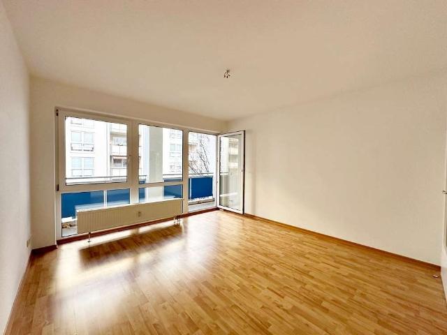 Top Investment: Vermietete 2 Zimmer Wohnung mit Balkon, Tiefgaragenstellplatz und Aufzug