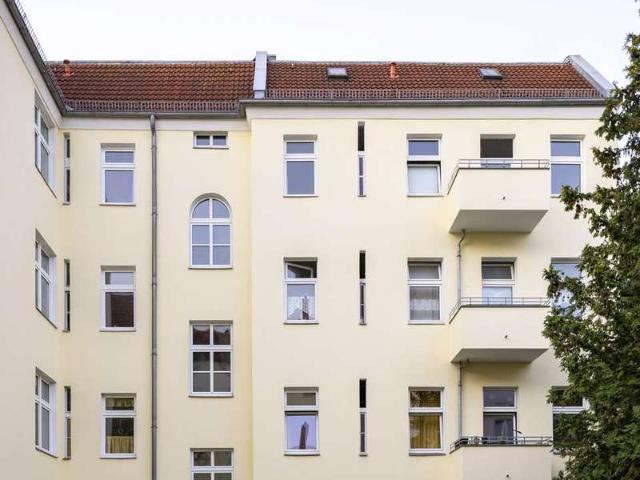 Top Investment: Helle 2 Zimmer Altbauwohnung mit Südbalkon in Reinickendorf!