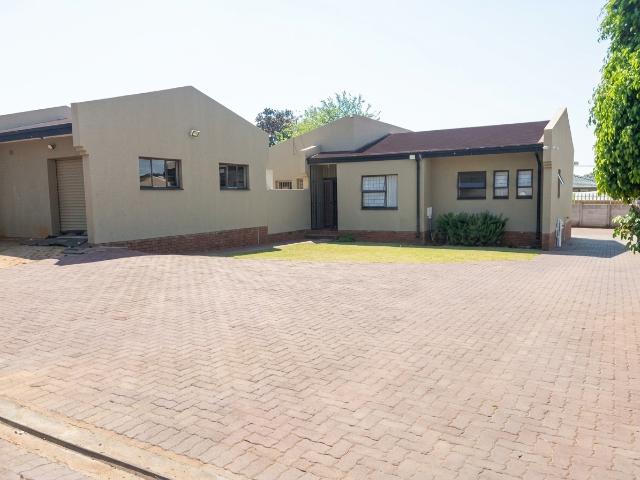 Top of the Range 60% Off Grid Family Home To Rent