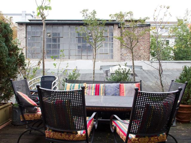 Top old building apartment in central and quiet location with large balcony, Koln Amsterdam Apartments for Rent